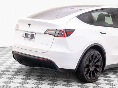 Used 2021 Tesla Model Y Long Range image 32