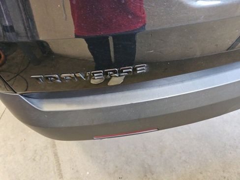 Used 2023 Chevrolet Traverse LT image 9