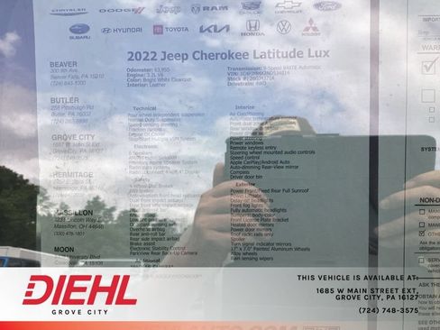 Used 2022 Jeep Cherokee Latitude Lux w/ Sun & Sound Group AWD/4WD image 17