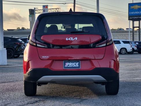 Used 2025 Kia Soul LX FWD image 7