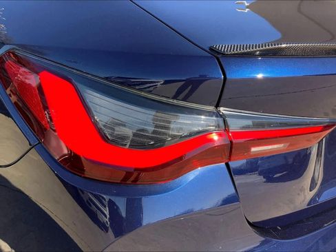 Used 2022 BMW M4 Competition w/ M Carbon Exterior Package image 24