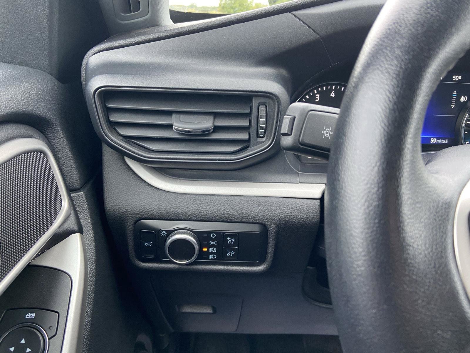 Used 2023 Ford Explorer XLT AWD/4WD image 24