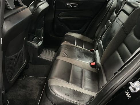 Used 2019 Volvo S60 T8 R-Design image 11