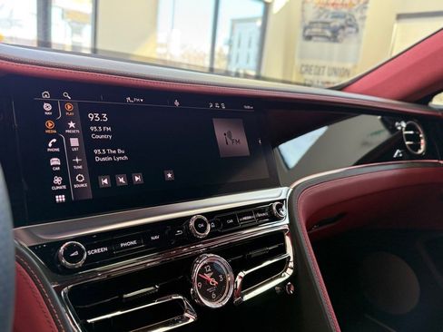 Used 2023 Bentley Flying Spur Plug-In Hybrid image 56