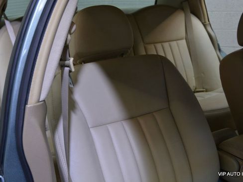 Used 2006 Lincoln Town Car Signature image 14