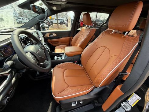 New 2026 Chrysler Pacifica Pinnacle FWD image 16