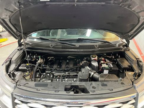 Used 2018 Ford Explorer Limited AWD/4WD image 32