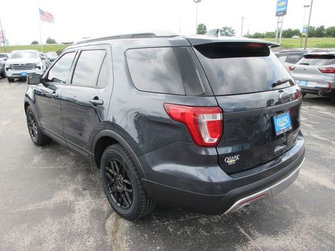 Used 2017 Ford Explorer XLT w/ Equipment Group 202A FWD image 3
