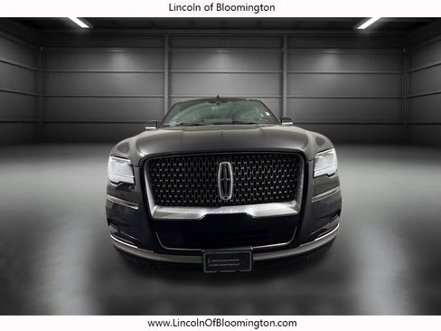 Used 2022 Lincoln Navigator Reserve image 11