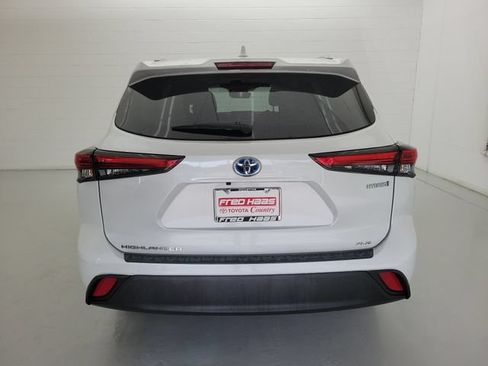Used 2023 Toyota Highlander XLE FWD image 6