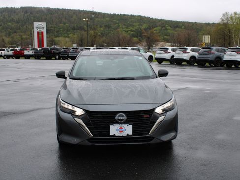 Used 2025 Nissan Sentra SR w/ SR Premium Package FWD image 1