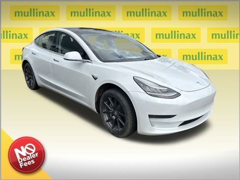 Used 2020 Tesla Model 3 Standard Range Plus image 1