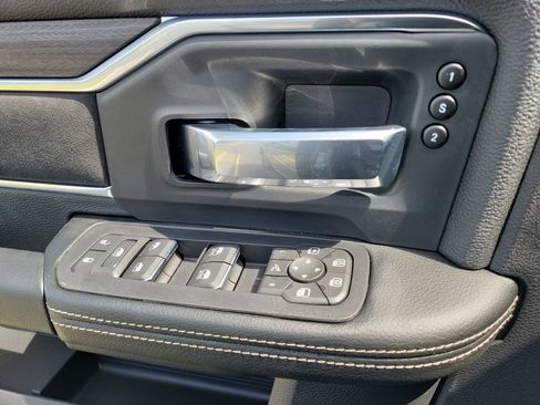 New 2026 RAM 2500 Laramie AWD/4WD image 16