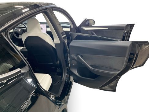 Certified 2023 Tesla Model Y Long Range AWD/4WD image 12