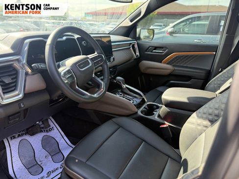Used 2023 GMC Canyon Denali AWD/4WD image 3