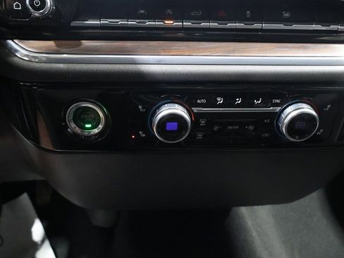 Used 2023 GMC Sierra 1500 SLT image 33