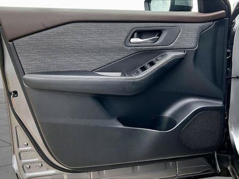 Certified 2023 Nissan Rogue SV FWD image 21