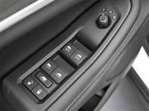 New 2025 Jeep Grand Cherokee L Limited image 12