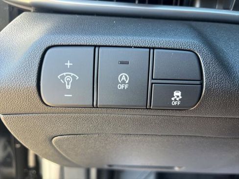 New 2025 Hyundai Elantra SE image 9