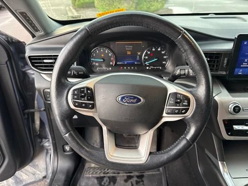 Used 2021 Ford Explorer XLT w/ Equipment Group 202A AWD/4WD image 16