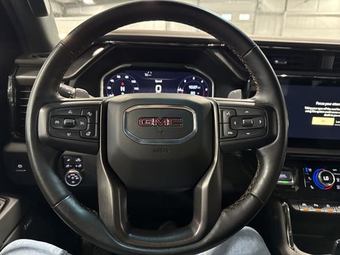 Used 2024 GMC Sierra 1500 AT4 w/ AT4 Premium Package AWD/4WD image 9