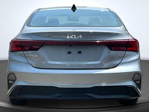 Used 2023 Kia Forte LXS FWD image 3