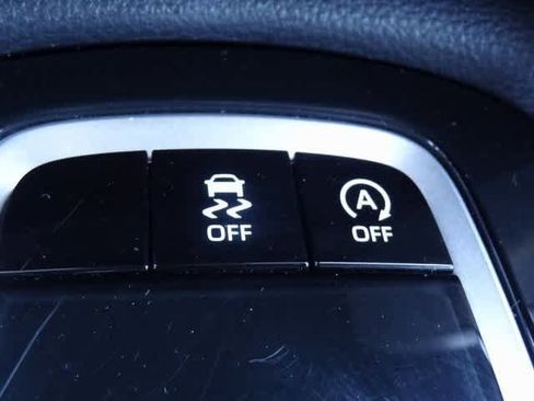 Used 2025 Toyota Corolla Cross LE image 27