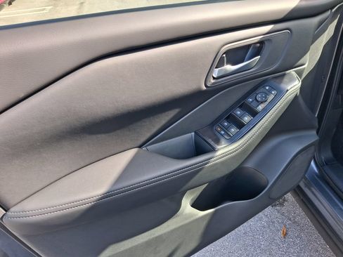 Used 2026 Nissan Rogue SV FWD image 15