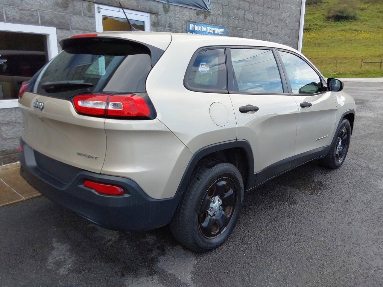Used 2015 Jeep Cherokee Sport AWD/4WD image 3