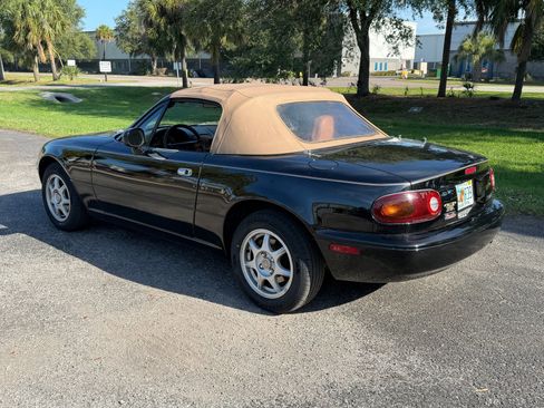 Used 1997 MAZDA MX-5 Miata RWD image 9