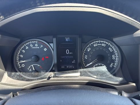 Used 2017 Toyota Tacoma TRD Sport AWD/4WD image 13