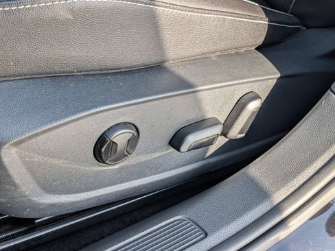 Used 2024 Volkswagen Jetta SE FWD image 17