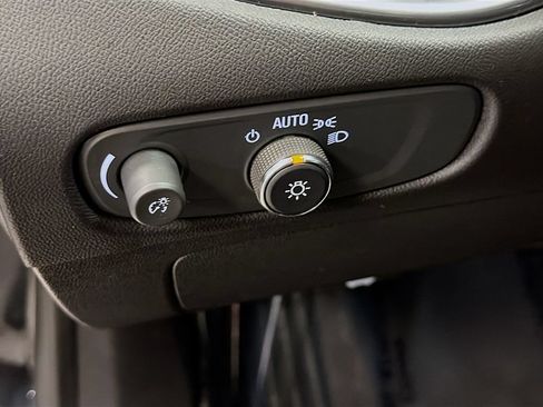 Used 2020 Chevrolet Malibu LT FWD image 12