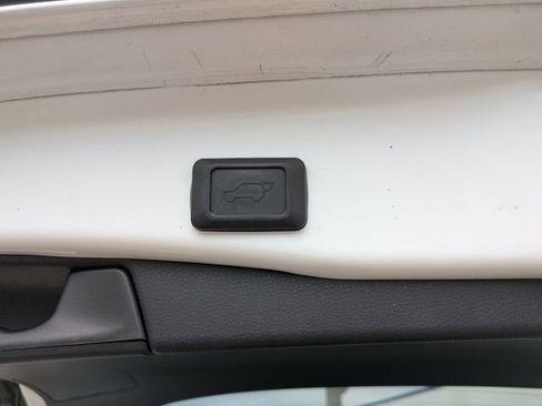 Used 2021 Toyota RAV4 XLE w/ Convenience Package AWD/4WD image 22