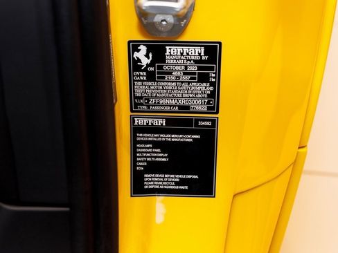 Used 2024 Ferrari SF90 Spider image 21