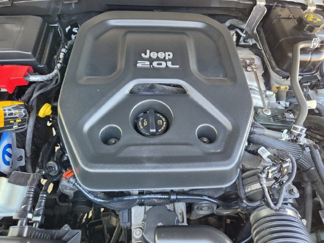 Used 2022 Jeep Wrangler Unlimited Rubicon w/ Cold Weather Group AWD/4WD image 24