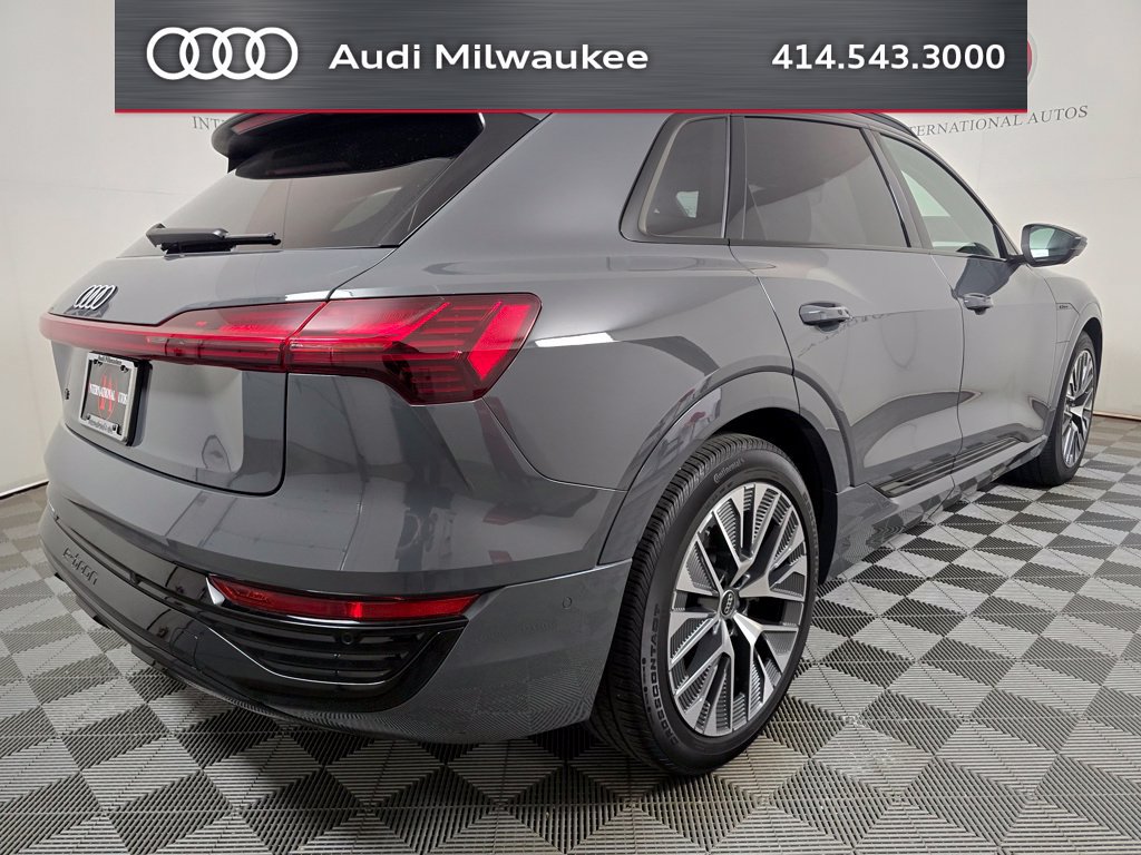 Used 2024 Audi Q8 e-tron Prestige w/ Prestige Package AWD/4WD image 4