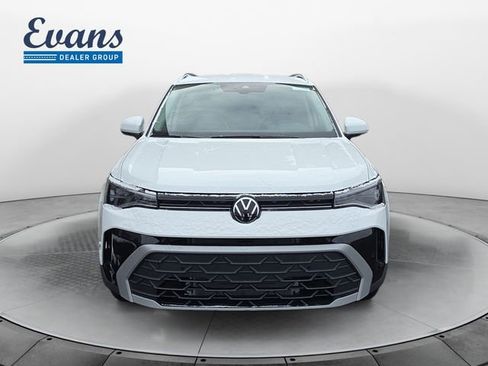 New 2026 Volkswagen Taos SE image 10