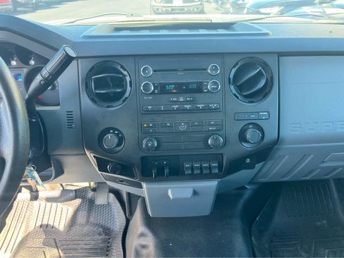 Used 2015 Ford F550 4x4 Regular Cab Super Duty image 19