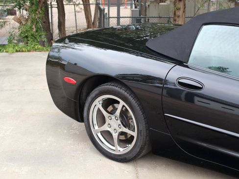 Used 2002 Chevrolet Corvette Convertible w/ Preferred Equipment Group2 RWD image 10