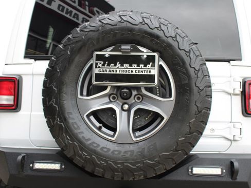 Used 2022 Jeep Wrangler Unlimited Sport w/ Sun And Sound Package AWD/4WD image 18