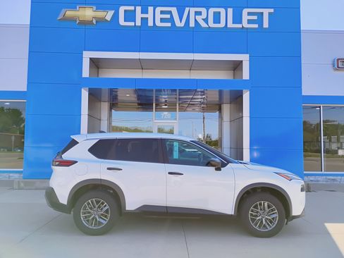 Used 2023 Nissan Rogue S AWD/4WD image 5