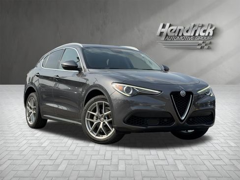 Used 2018 Alfa Romeo Stelvio AWD image 2