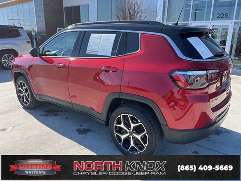 Used 2025 Jeep Compass Limited image 17
