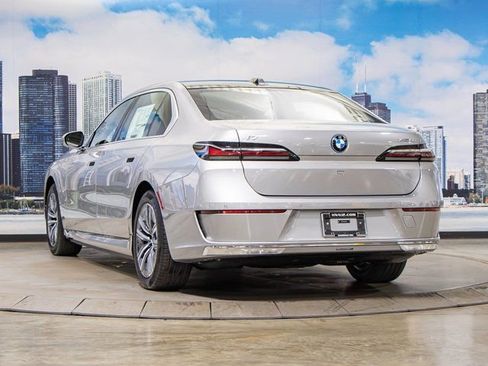 Used 2025 BMW i7 xDrive60 w/ Premium Package image 9