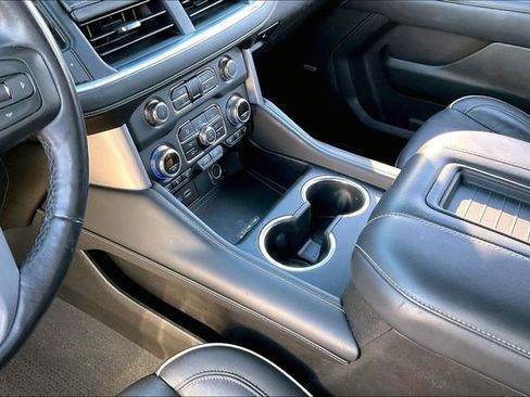 Used 2021 GMC Yukon SLT w/ SLT Premium Package image 13