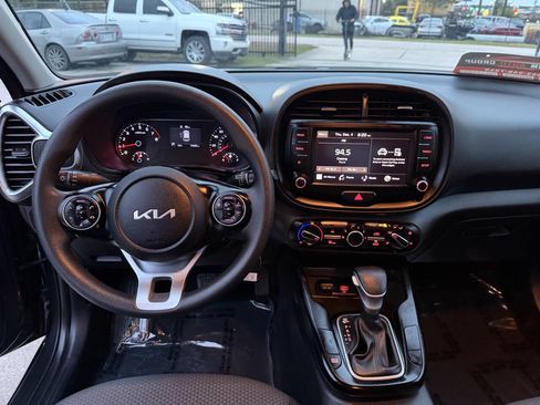 Used 2022 Kia Soul LX w/ Technology Package image 10