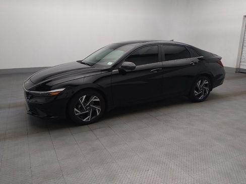 Used 2024 Hyundai Elantra Limited FWD image 2