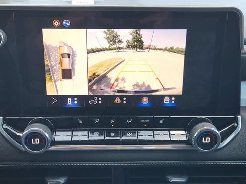 Used 2024 Chevrolet Colorado LT w/ LT Convenience Package III AWD/4WD image 18
