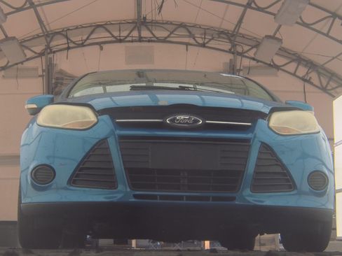 Used 2014 Ford Focus SE w/ SE Winter Package image 3